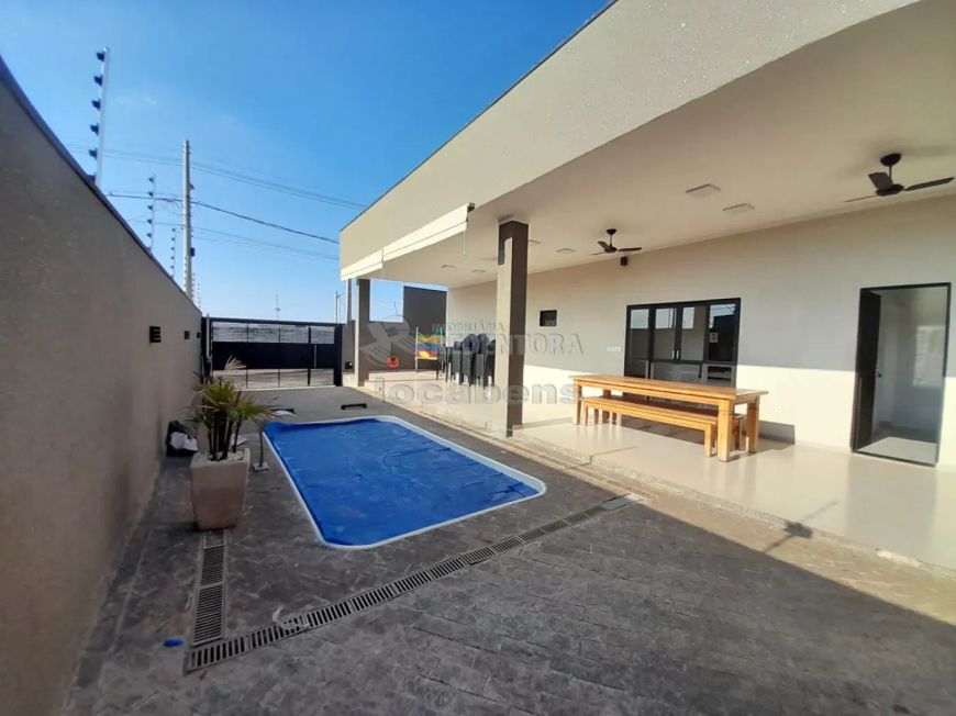 Casa de 01 dormitório com piscina no bairro Parque Residencial Fraternidade III