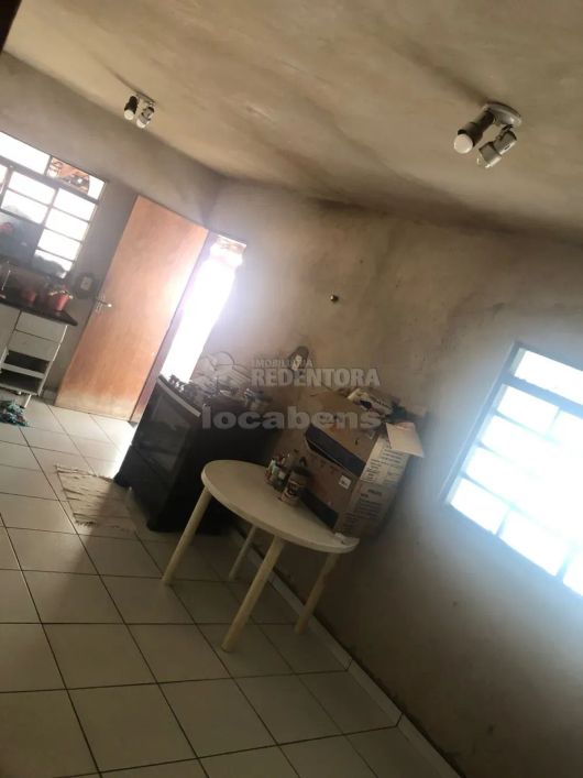 Eldorado - Casa com 3 dormitórios e 1 w.c. em excelente localização na Zona Norte