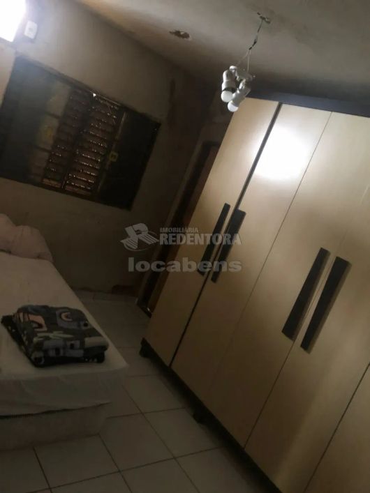 Eldorado - Casa com 3 dormitórios e 1 w.c. em excelente localização na Zona Norte