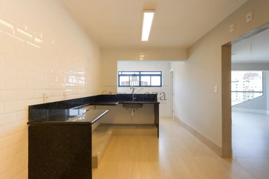 Apartamento - Perdizes - 3 Dormitórios - 248,62m².