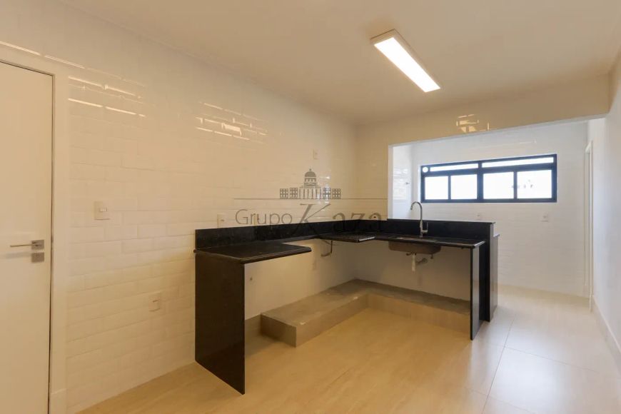 Apartamento - Perdizes - 3 Dormitórios - 248,62m².