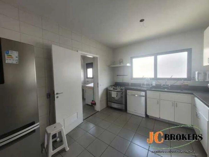 Apartamento com 177 m², 3 Dormitórios, sendo 3 suítes, Amplo living para 2 ambientes, 3 Vagas
