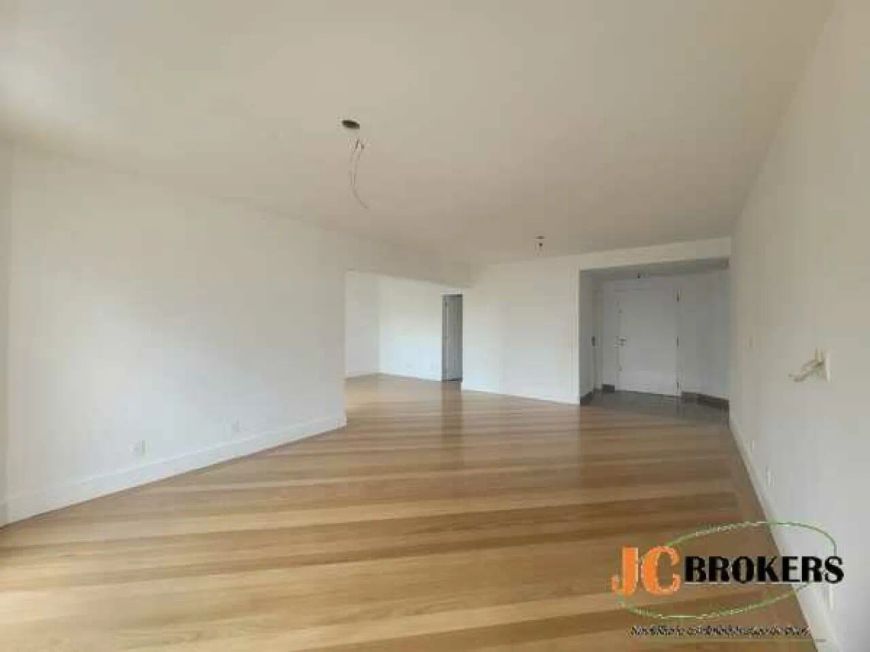 Apartamento com 177 m², 3 Dormitórios, sendo 3 suítes, Amplo living para 2 ambientes, 3 Vagas