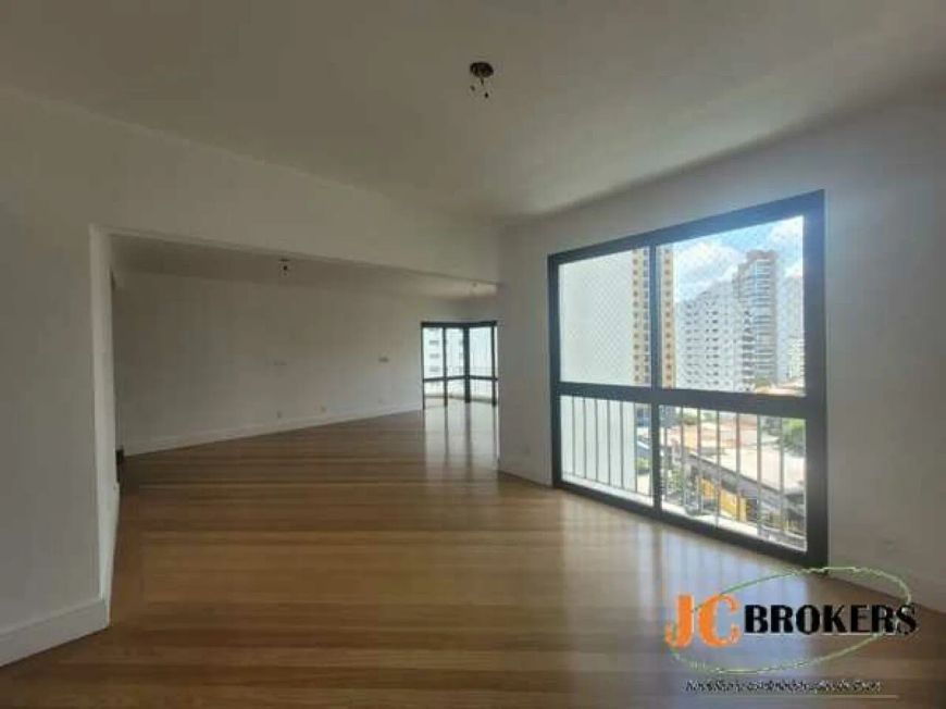Apartamento com 177 m², 3 Dormitórios, sendo 3 suítes, Amplo living para 2 ambientes, 3 Vagas
