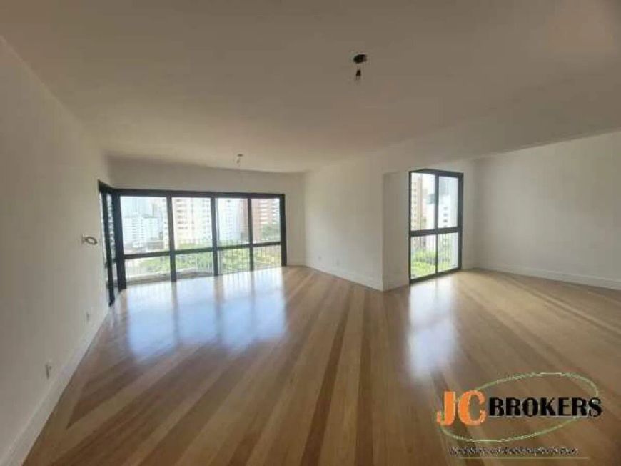 Apartamento com 177 m², 3 Dormitórios, sendo 3 suítes, Amplo living para 2 ambientes, 3 Vagas