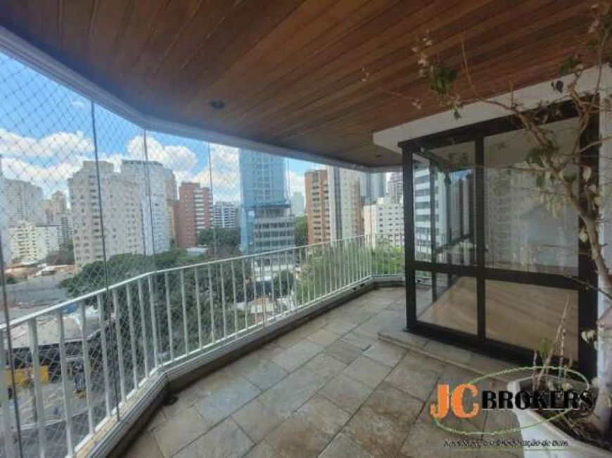 Apartamento com 177 m², 3 Dormitórios, sendo 3 suítes, Amplo living para 2 ambientes, 3 Vagas