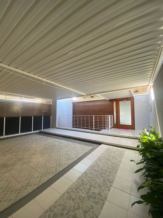 BELÍSSIMA CASA TÉRREA NA VILA SUISSA - Mogi das Cruzes - SP