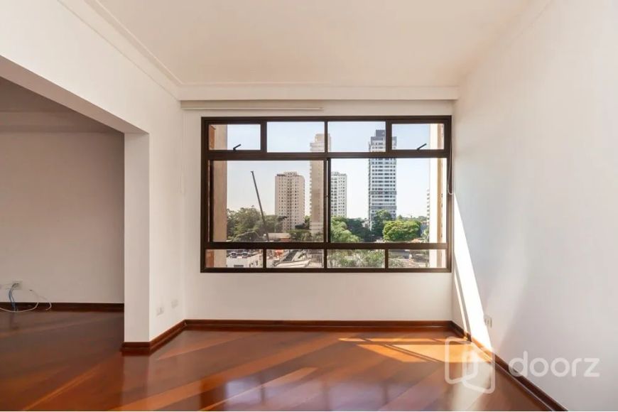Imóvel na do Estilo Barroco com 4 dormitórios e 195m²