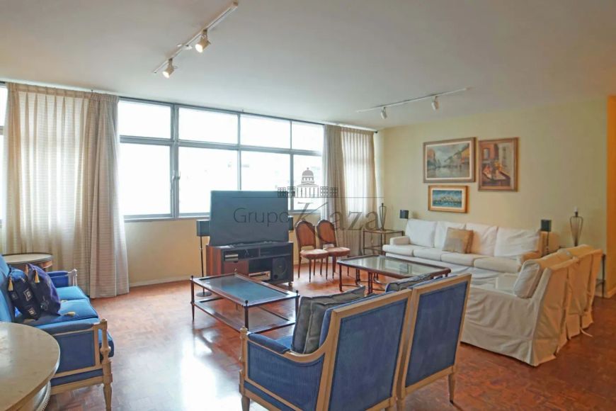 Apartamento - Jardim Paulista - 3 Dormitórios - 195m².