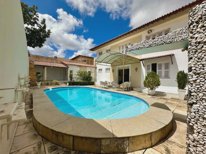 "Casa triplex com 9 quartos no Lago Jacarey" TR175865 FOR - PCN2KQ