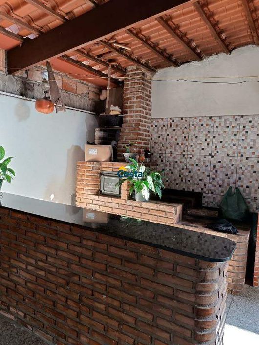 Excelente Oportunidade: Terreno com Duas Casas