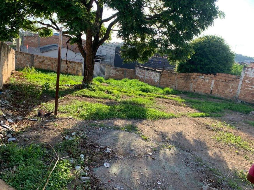 Lote/terreno 360m2 (15x24m) à venda - Bairro Bom Retiro/MG
