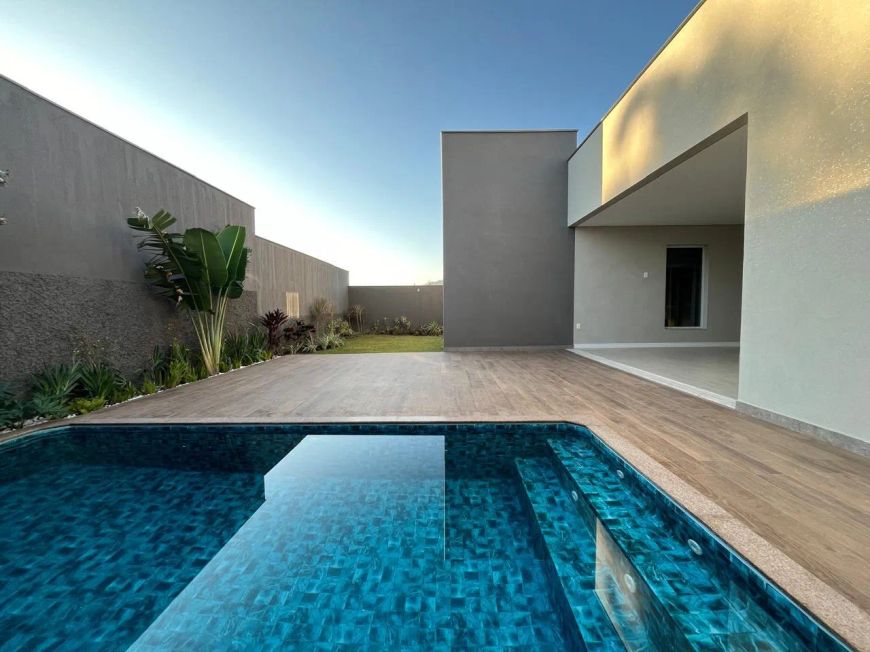 Casa de Condomínio 4 Quartos 2 Suítes 2 Semi-suítes Piscina e Área Gourmet