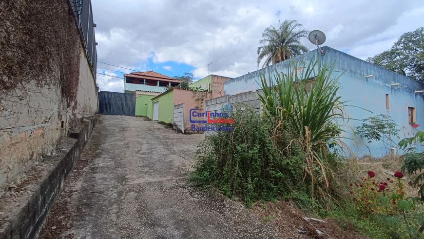 🏡 Terreno com 3.200m² + 3 Casas à Venda – Bairro Bandeirinhas, Betim/MG