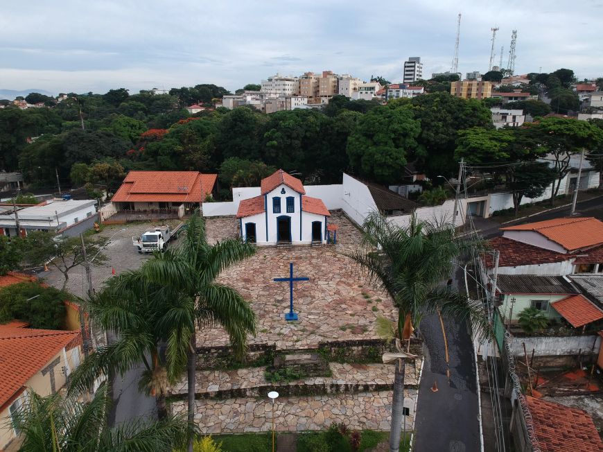 Imóvel para venda com 530 metros quadrados em Angola - Betim - MG