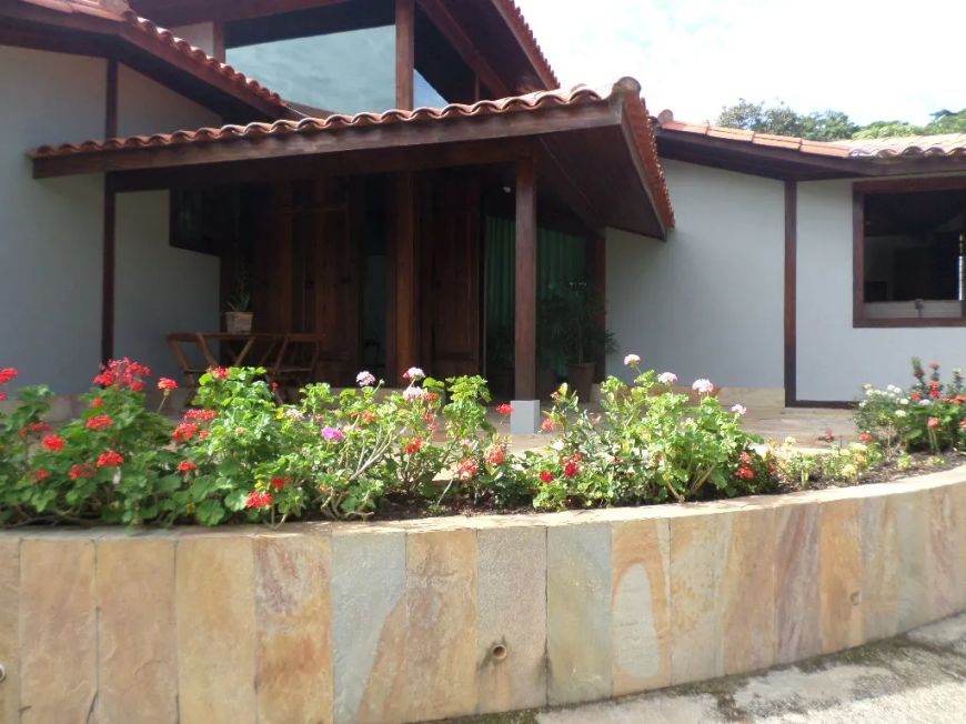 A casa para venda possui 239 metros quadrados com 4 quartos em Vianópolis - Betim - MG