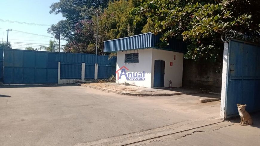 Galpão para vender em Betim com vaga, para uso comercial e industrial.