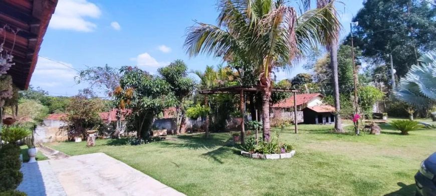 CHÁCARA À VENDA,5000M² TERRENO, CASA COM 08 QUARTOS, PISCINA E CAMPO FUTEBOL, BRODOSKI - BETIM