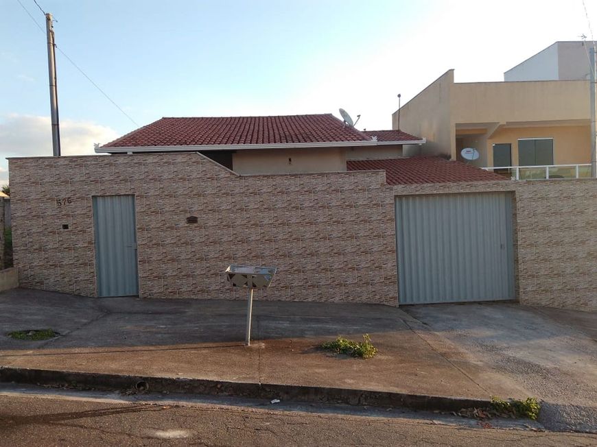 Casa para venda possui 128 metros quadrados com 3 quartos em Residencial Lagoa - Betim - MG