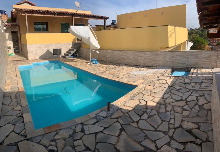 Casa com piscina 3 quartos, suíte e 4 vagas no bairro Bom Retiro