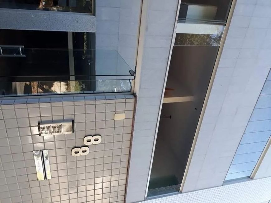 APARTAMENTO COM ÁREA PRIVATIVA