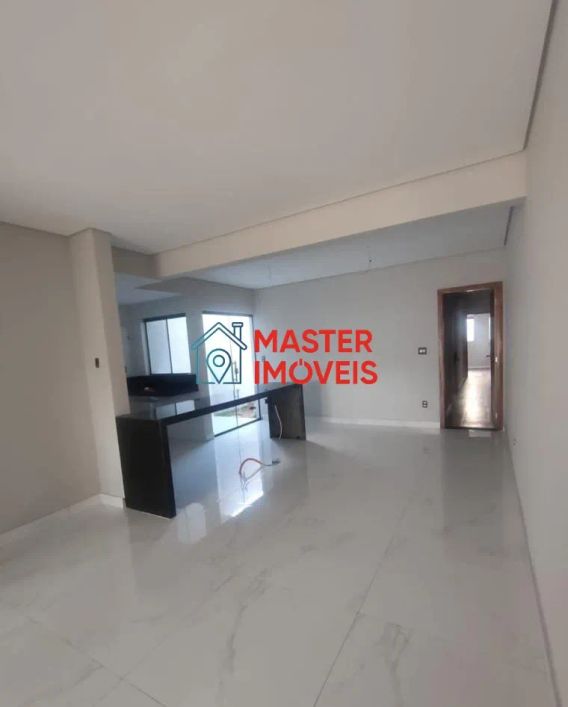 EXCELENTE CASA DE 3 QUARTOS