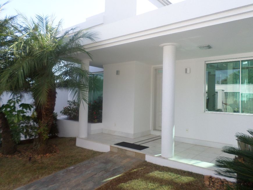 Casa para venda possui 435 metros quadrados com 3 quartos em Ingá Alto - Betim - MG