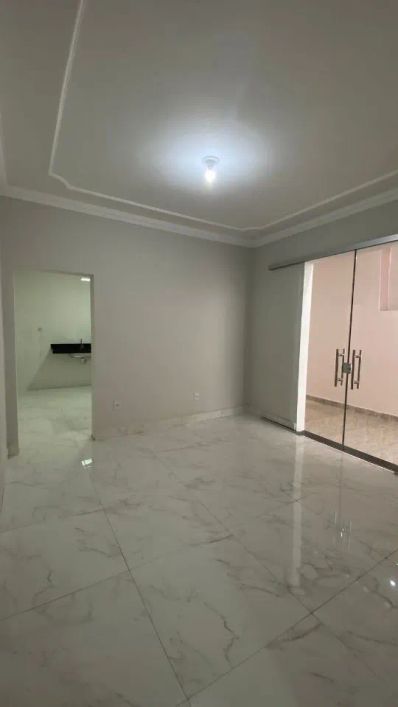 CASA GEMINADA COM 02 QUARTOS SENDO 01 SUÍTE