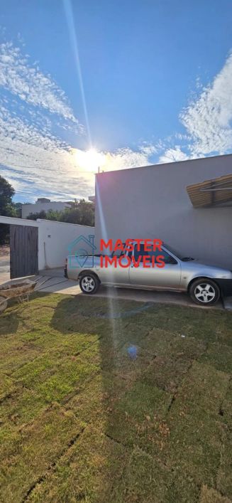 EXCELENTE CASA DE 2 QUARTOS E 2 VAGAS DE GARAGEM