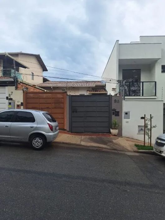LINDA CASA DE 3 QUARTOS SUITE NO BAIRRO CENTRO EM BETIM