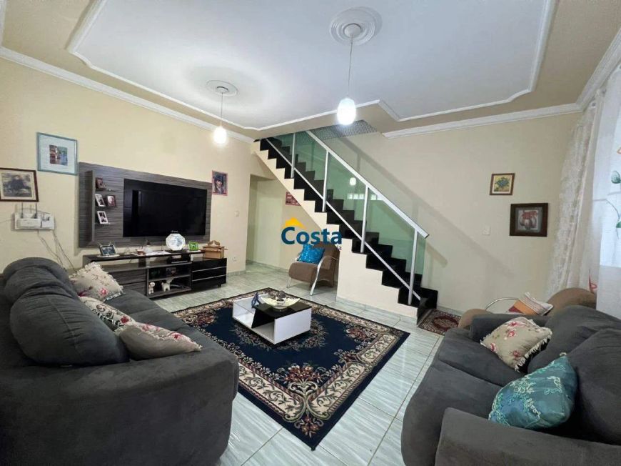 Casa em lote de 180 metros com amplo terraço
