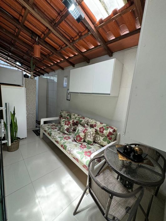 Lindo apartamento de 2 quartos com área privativa na rua mais charmosa da cidade!