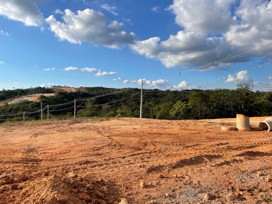 Lote no Condomínio Horizontes com 376m2 e frent ampla, vista definitiva