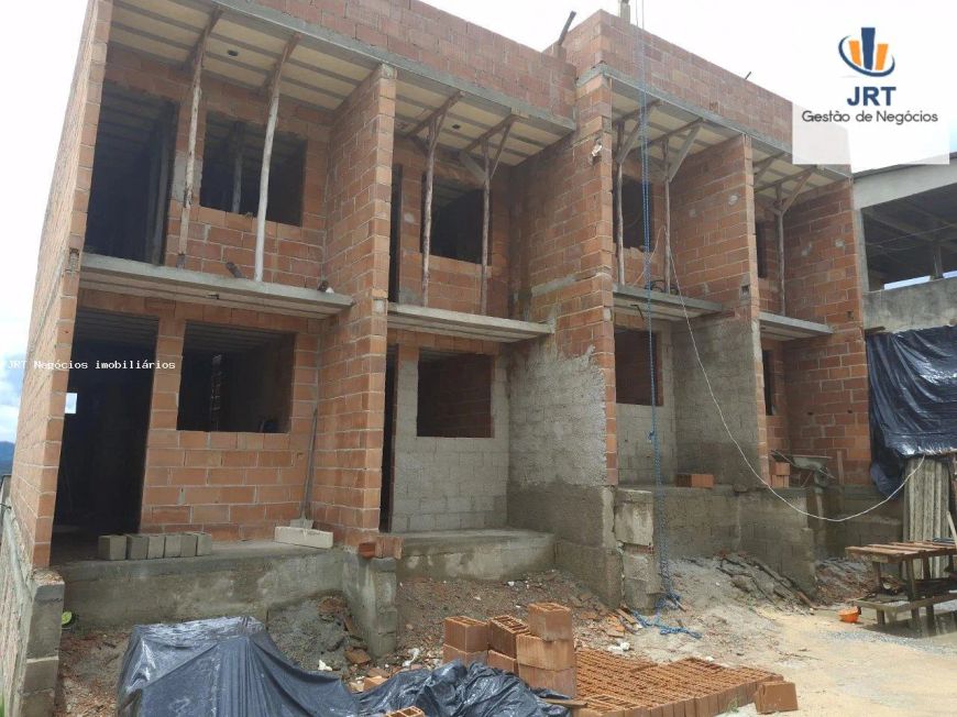 Casa duplex a venda o bairro Duque de Caxias, Betim