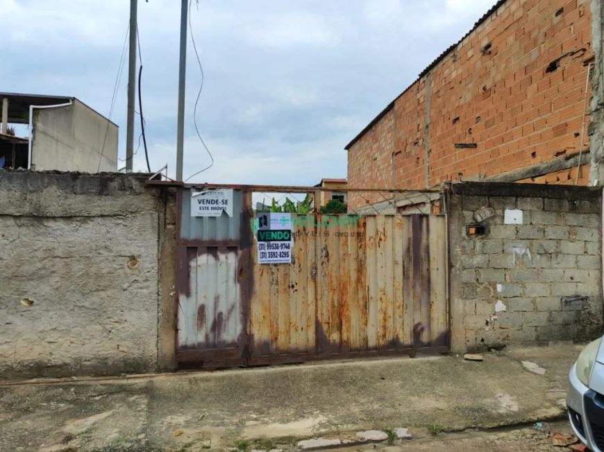 òtimo lote com 180m² localizado em R. Tavira/São João
