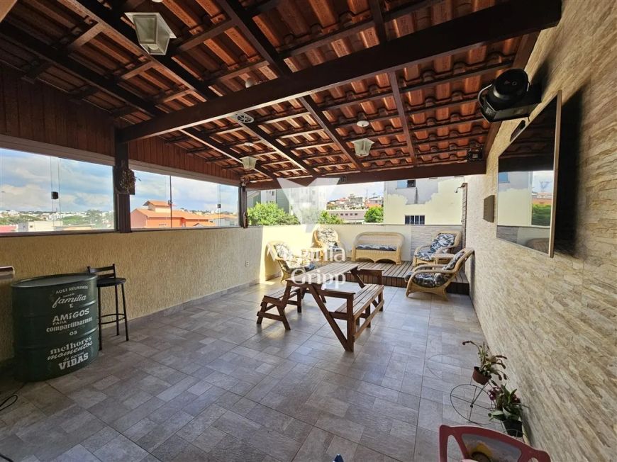 Casa com terraço - Senhora das Graças - Betim - MG