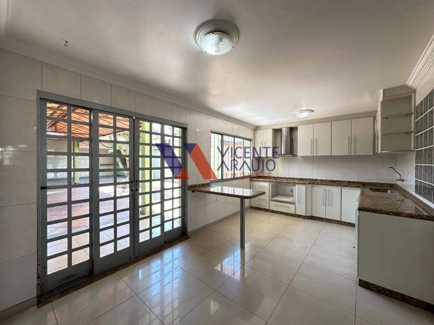 Casa super espaçosa com 4 quartos à venda, bairro Ingá, em Betim.