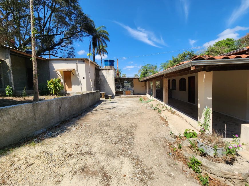 Chácara com 2000 metros, casa com 1 qto, muita área verde, em Califórnia - Betim - MG