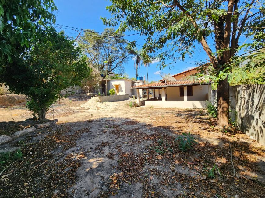 Chácara com 2000 metros, casa com 1 qto, muita área verde, em Califórnia - Betim - MG
