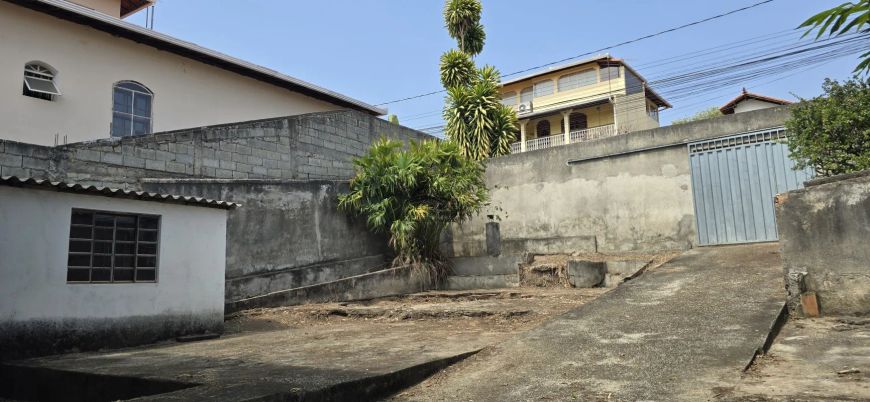 OPORTUNIDADE CASA COM 3 QUARTOS LOTE 360M² BAIRRO ESPIRITO SANTO - BETIM