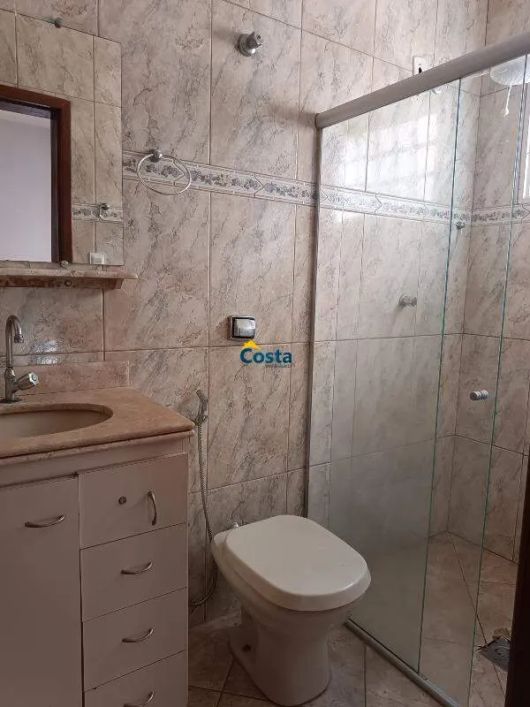Encantadora Casa de Dois Pavimentos com Jardim e Hidromassagem