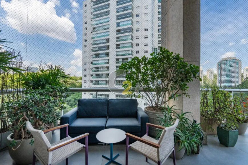 Apartamento à venda no Morumbi com 2 suítes e 3 vagas