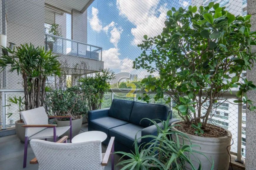 Apartamento à venda no Morumbi com 2 suítes e 3 vagas