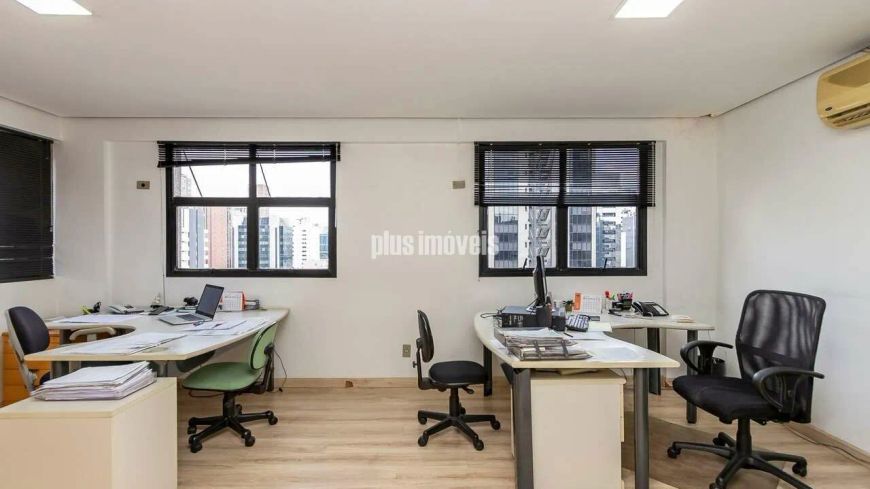 Sala comercial duplex de 350m² com terraço privativo no miolo do Itaim Bibi