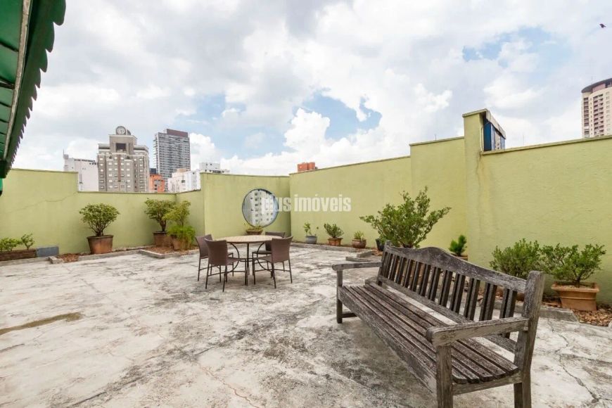 Sala comercial duplex de 350m² com terraço privativo no miolo do Itaim Bibi