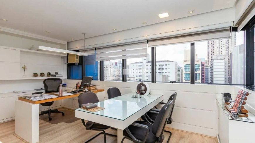 Sala comercial duplex de 350m² com terraço privativo no miolo do Itaim Bibi