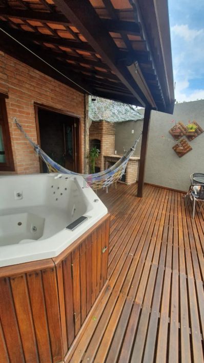 CASA ESTILO LOFT À VENDA NO JARDIM MESSINA EM JUNDIAÍ
