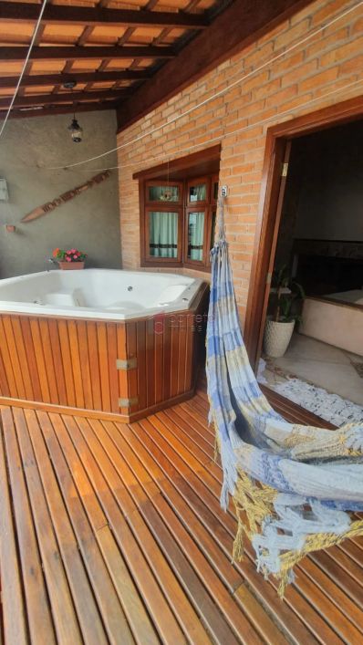 CASA ESTILO LOFT À VENDA NO JARDIM MESSINA EM JUNDIAÍ