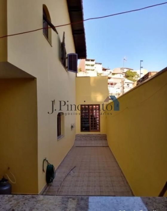 SOBRADO À VENDA, COM 03 DORMITÓRIOS, LOCALIZADO NO JARDIM CAÇULA EM JUNDIAÍ/ SP.
