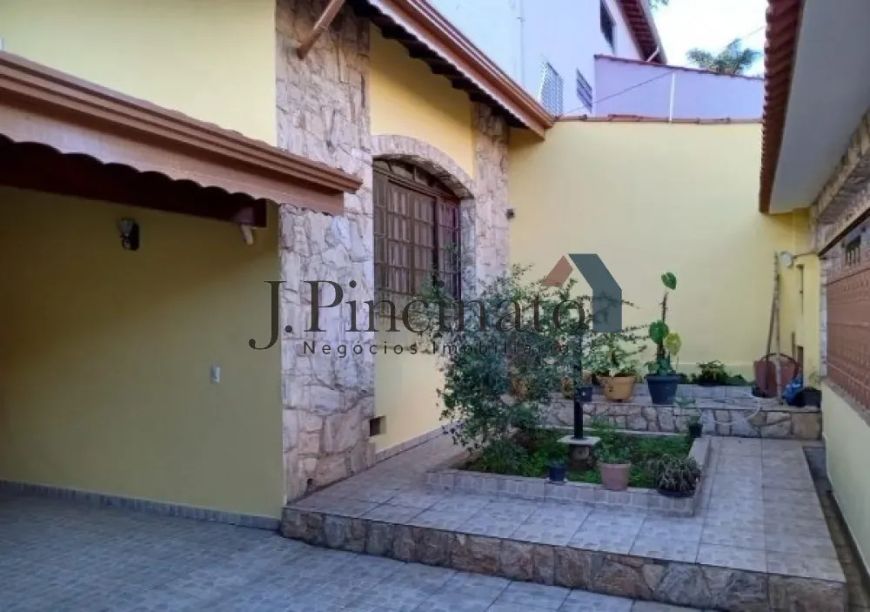 SOBRADO À VENDA, COM 03 DORMITÓRIOS, LOCALIZADO NO JARDIM CAÇULA EM JUNDIAÍ/ SP.